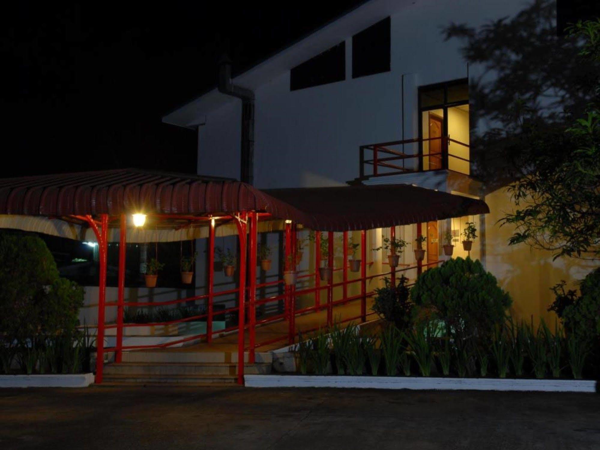Myanmar Life Hotel Yangon Extérieur photo