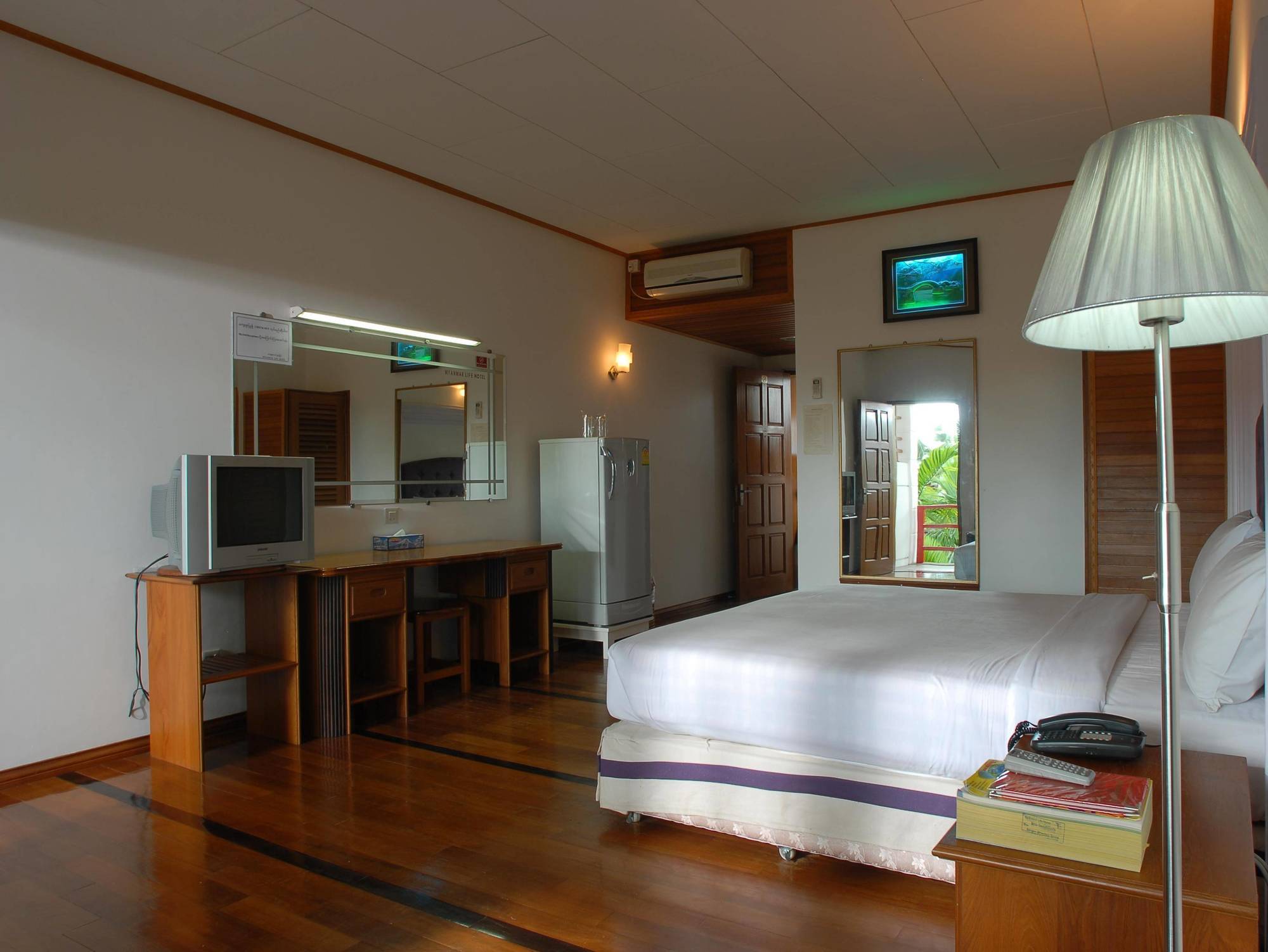 Myanmar Life Hotel Yangon Extérieur photo