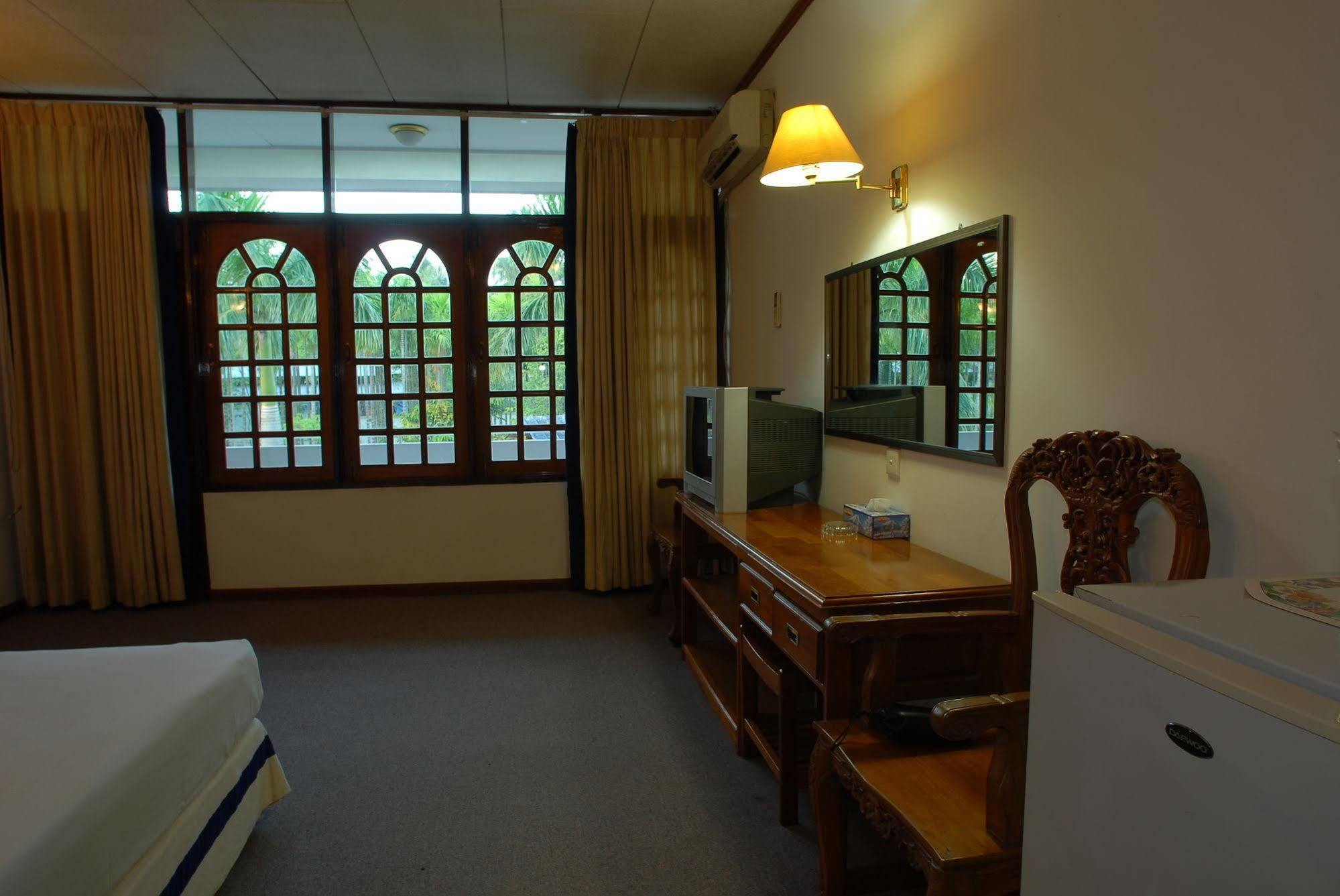 Myanmar Life Hotel Yangon Extérieur photo